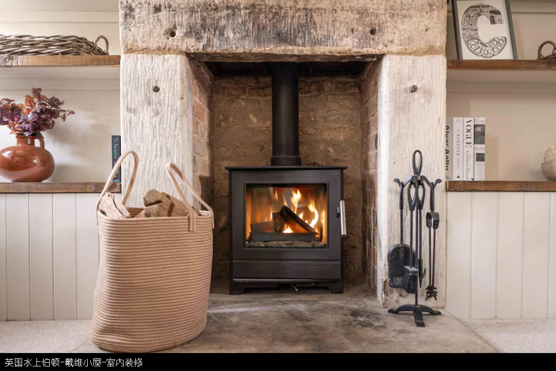 英国水上伯顿戴维小屋-01